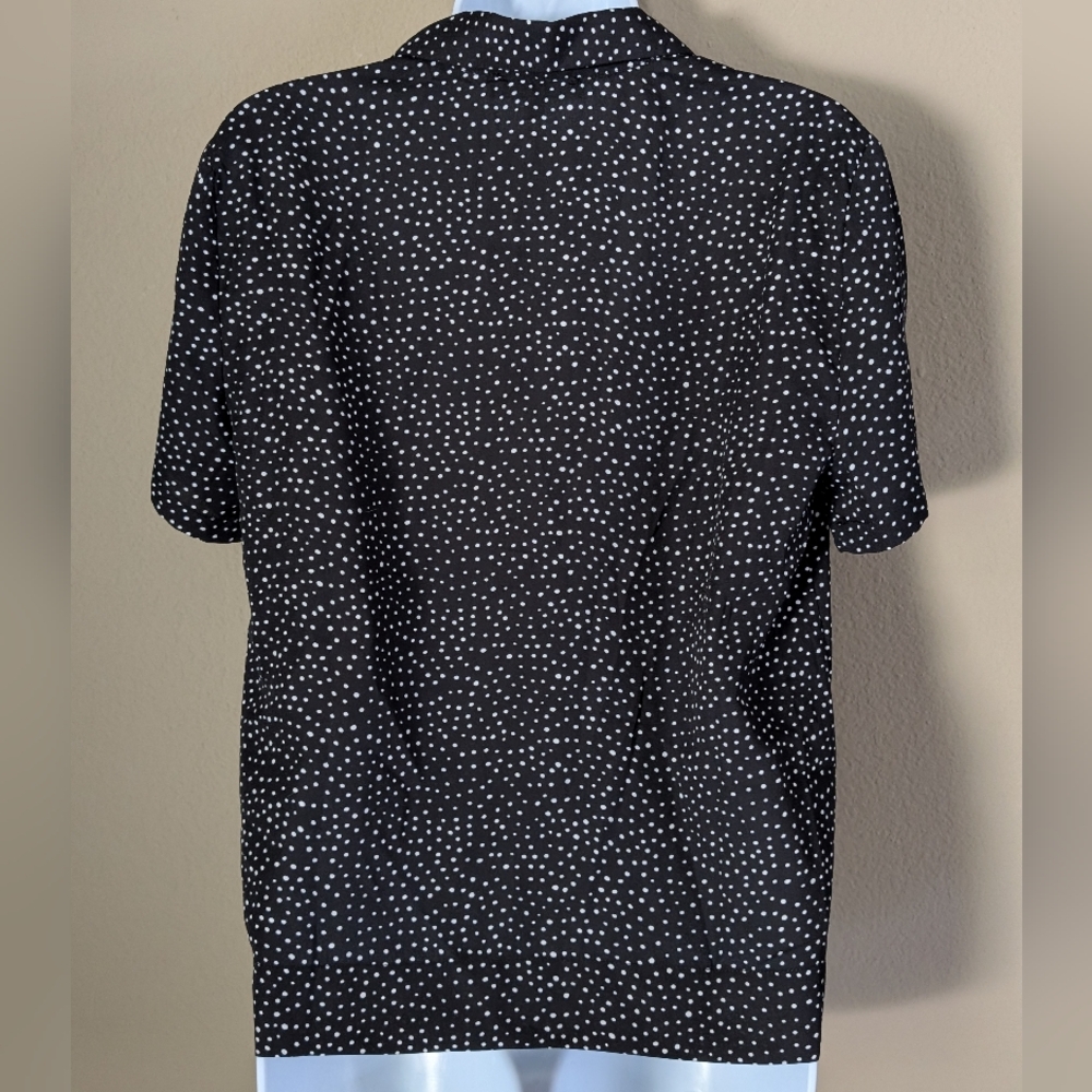 LULU’S Good Luck Charm Black Polka Dot Short Sleeve Button-Up Top, Small - Picture 4 of 8